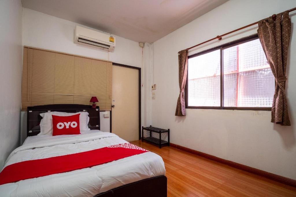 Oyo 836 Pk Residence Саттахіп Екстер'єр фото