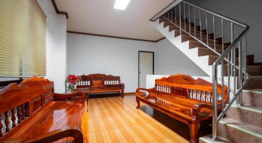 Oyo 836 Pk Residence Саттахіп Екстер'єр фото