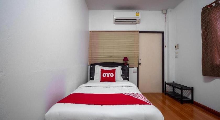 Oyo 836 Pk Residence Саттахіп Екстер'єр фото