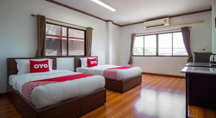Oyo 836 Pk Residence Саттахіп Екстер'єр фото