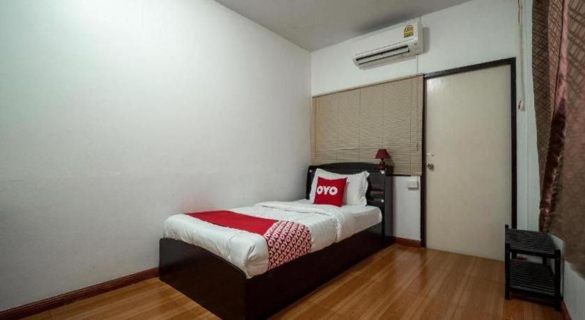 Oyo 836 Pk Residence Саттахіп Екстер'єр фото