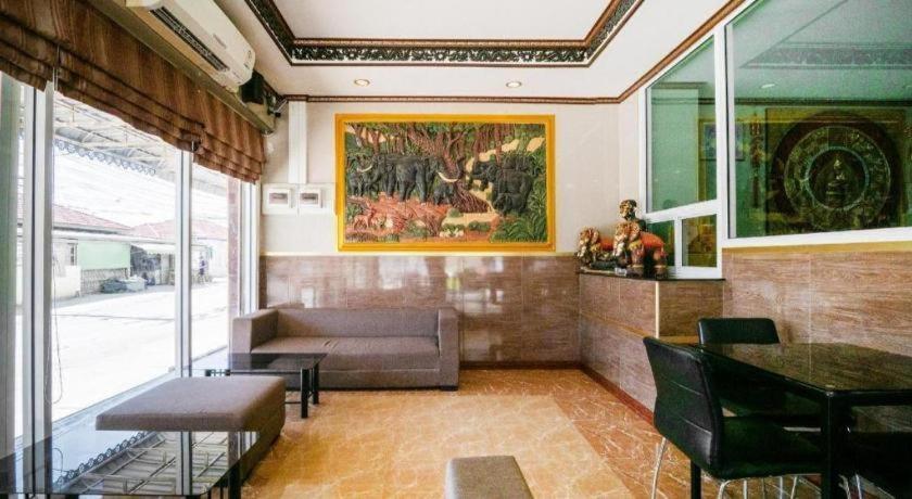 Oyo 836 Pk Residence Саттахіп Екстер'єр фото
