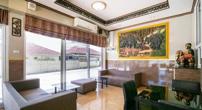 Oyo 836 Pk Residence Саттахіп Екстер'єр фото