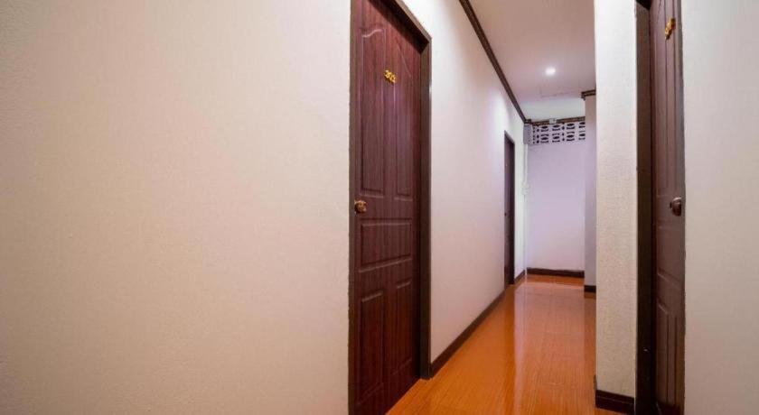 Oyo 836 Pk Residence Саттахіп Екстер'єр фото