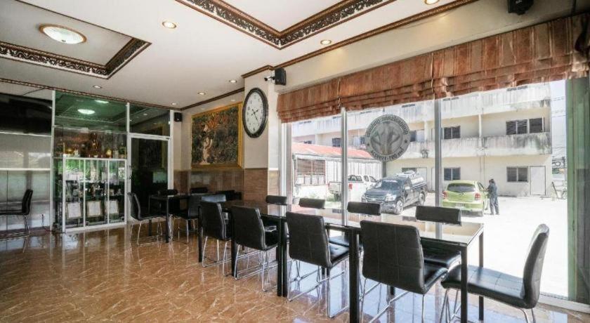 Oyo 836 Pk Residence Саттахіп Екстер'єр фото