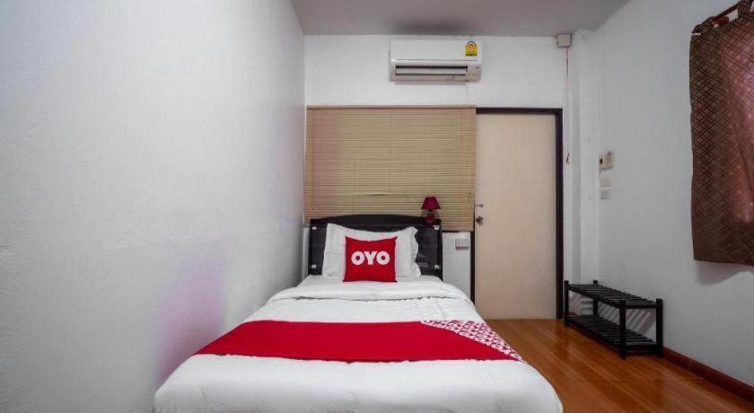 Oyo 836 Pk Residence Саттахіп Екстер'єр фото