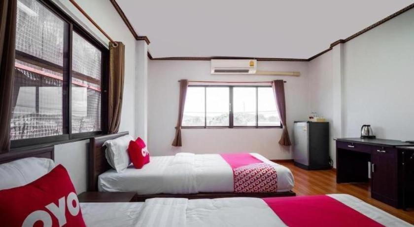 Oyo 836 Pk Residence Саттахіп Екстер'єр фото