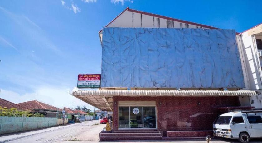 Oyo 836 Pk Residence Саттахіп Екстер'єр фото